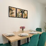 Cozy With Parking In By Renters شقة بوزنان