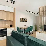 Cozy With Parking In By Renters *