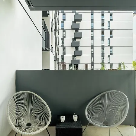 Cozy With Parking In By Renters Daire Poznan