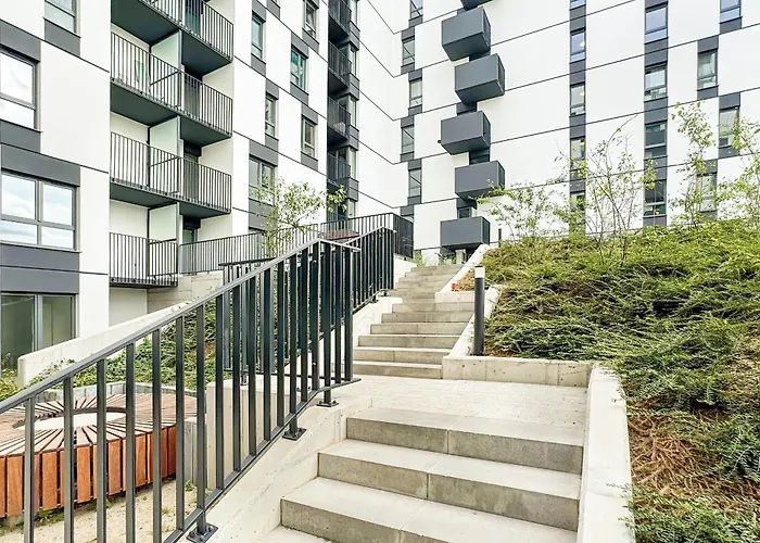 Cozy With Parking In By Renters Daire