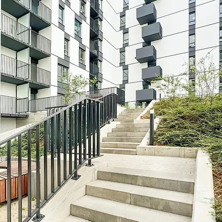 Cozy With Parking In By Renters Апартаменты